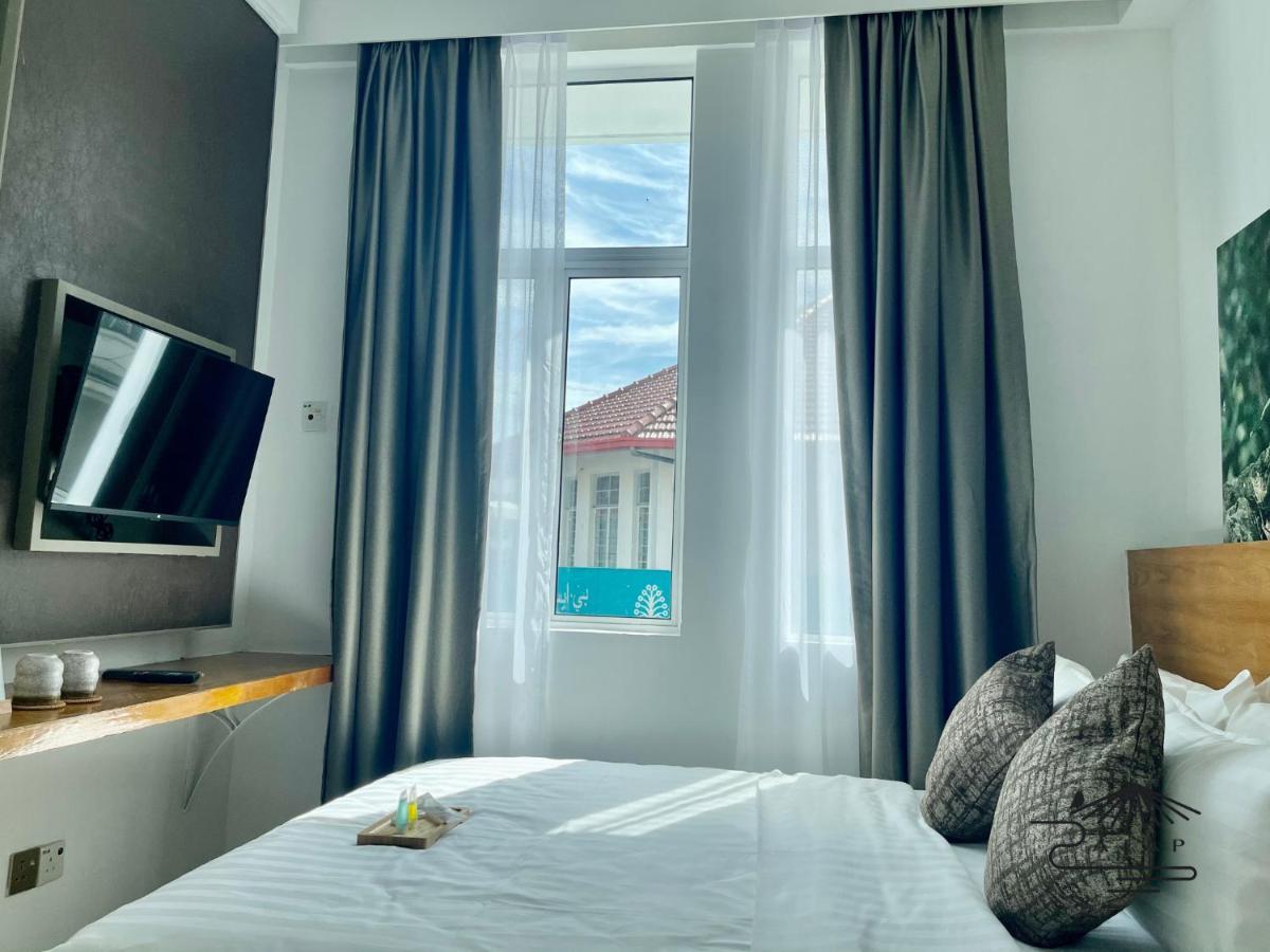 Atap Hotel โกตาคินาบาลู ภายนอก รูปภาพ